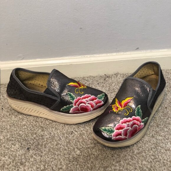 Brash Silver Floral Embroidered Slip-On Flats – Size 7.5 - Picture 3 of 7